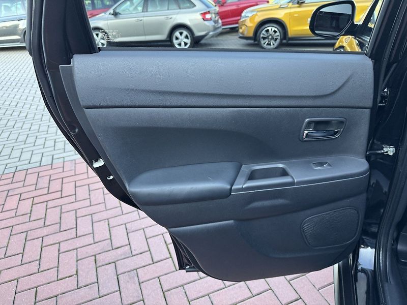 Mitsubishi ASX (2021) 2.0i Mivec Automat LED Kamera - fotka 23 z 50