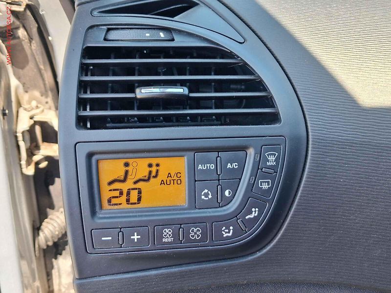 Citroën Grand C4 Picasso (2012) 1.6VTi, AC - fotka 12 z 18