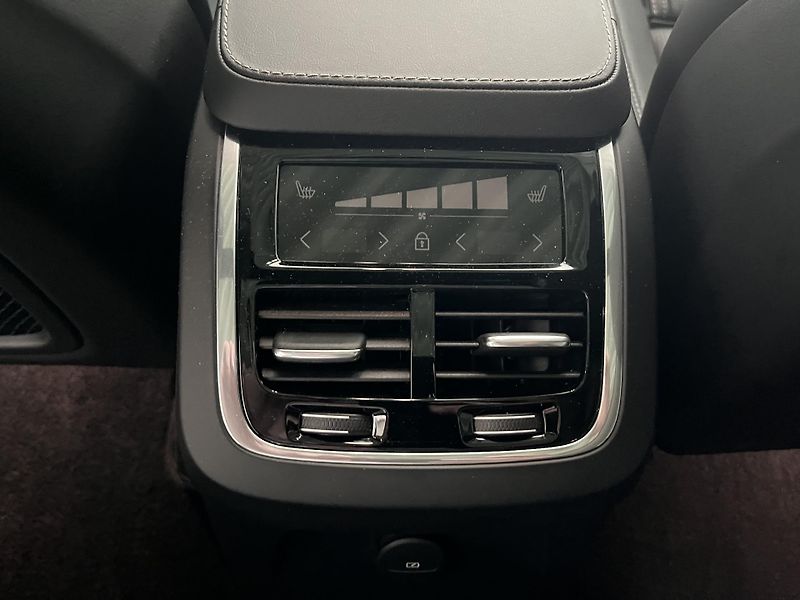 Volvo XC90 (2024) T8 - fotka 12 z 16