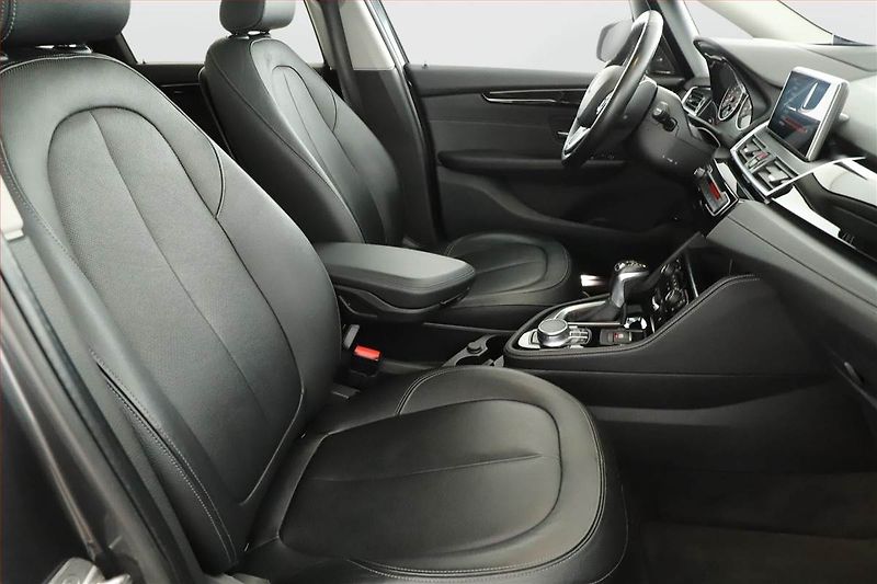 BMW Řada 2 (2016) 225xe Active Tourer, 4X4 - fotka 7 z 22