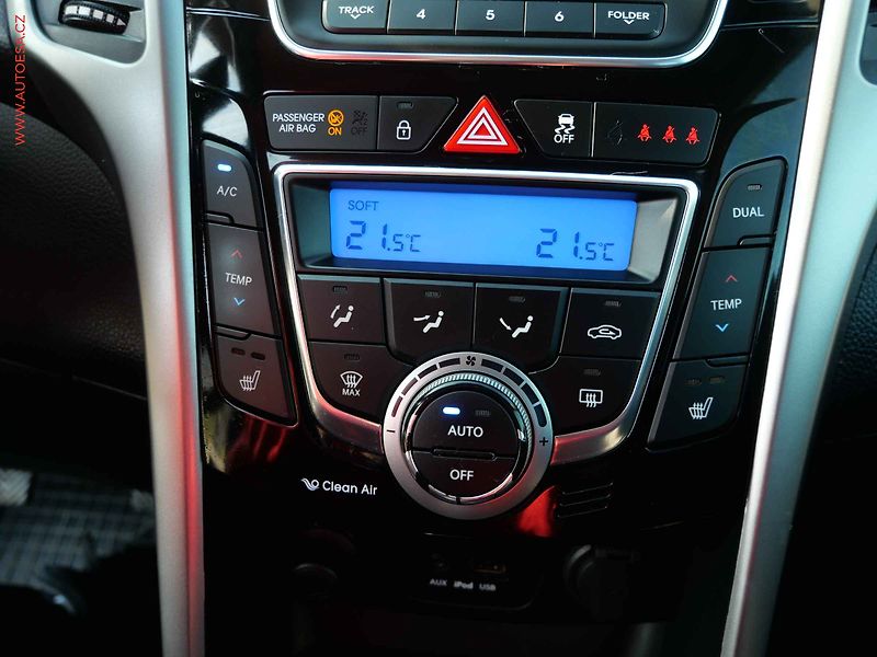 Hyundai i30 (2013) 1.6 CRDi, ČR - fotka 14 z 17