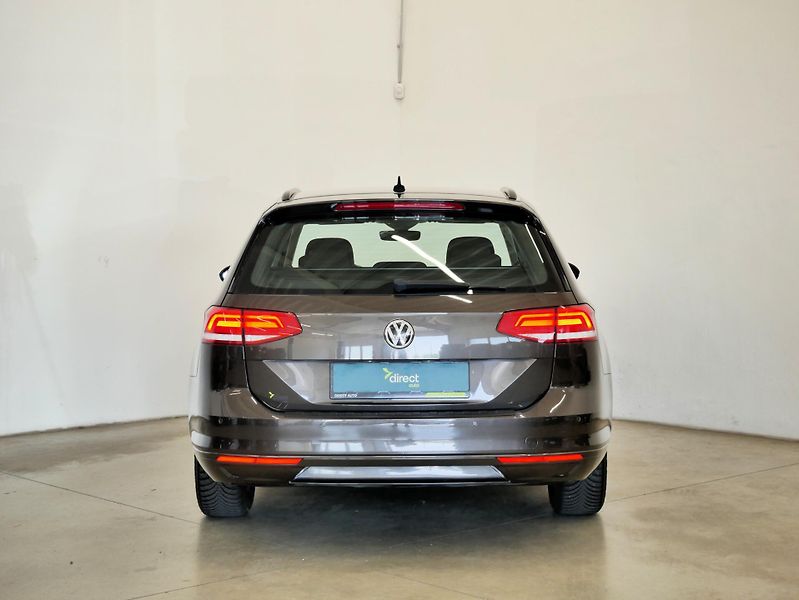 Volkswagen Passat - fotka 6 z 25