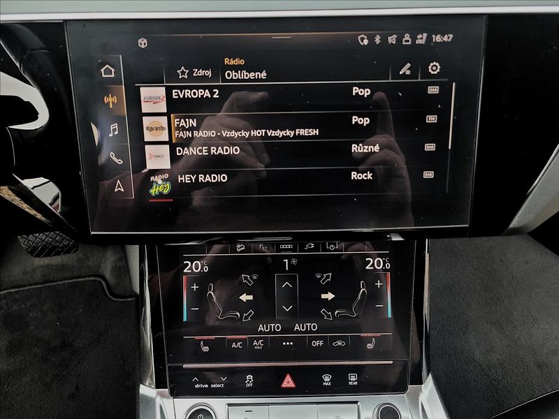 Audi e-tron 0,0 55,95KWH,4x4,SOH 91,6%,taž - fotka 26 z 50