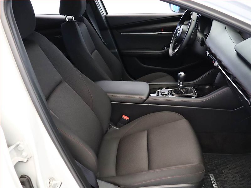 Mazda 3 (2024) 2.0 e-Skyactiv X - fotka 7 z 19