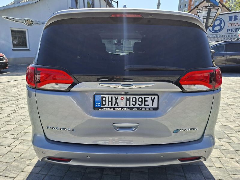 Chrysler Pacifica (2018) 3,6L Hybrid, krásný stav  - fotka 6 z 45