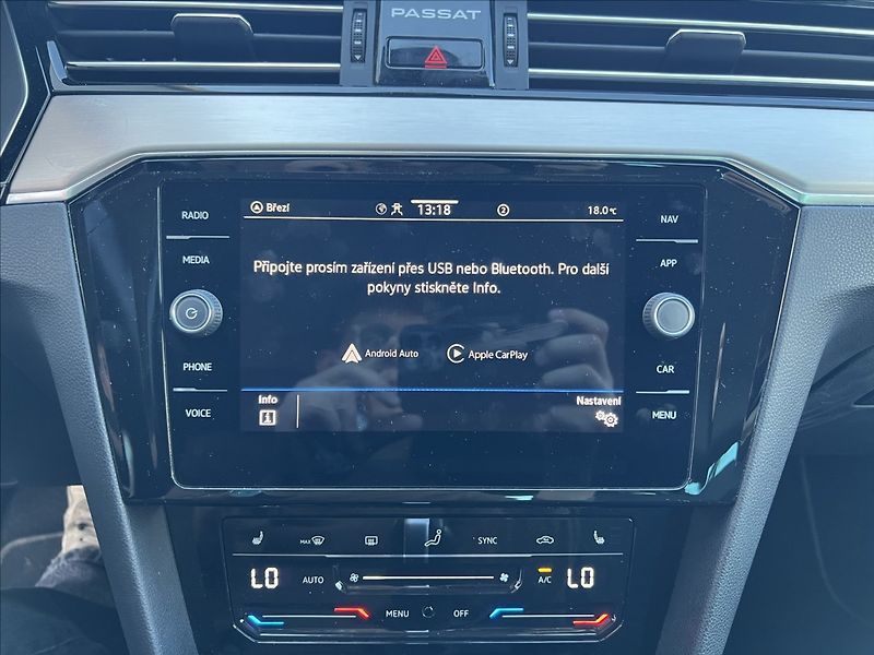 Volkswagen Passat 2,0 TDi DSG ELEGANCE MATRIX - fotka 31 z 32