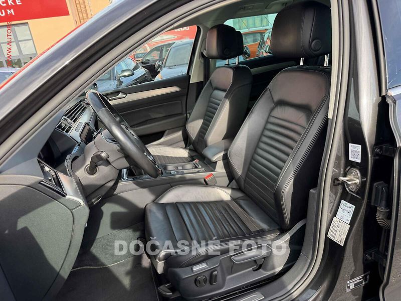 Volkswagen Passat (2018) 2.0TDi, ČR, Highline - fotka 8 z 19