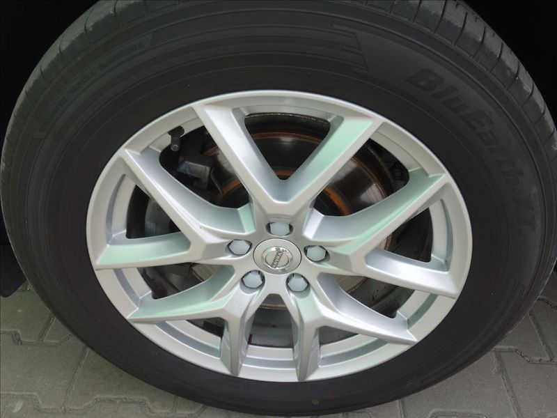 Volvo XC60 2,0 140kW 4x4 MOMENTUM - fotka 72 z 73