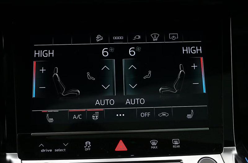 Audi Q8 e-tron 55 Q SoH 92% 360k HuD Pano. - fotka 15 z 25