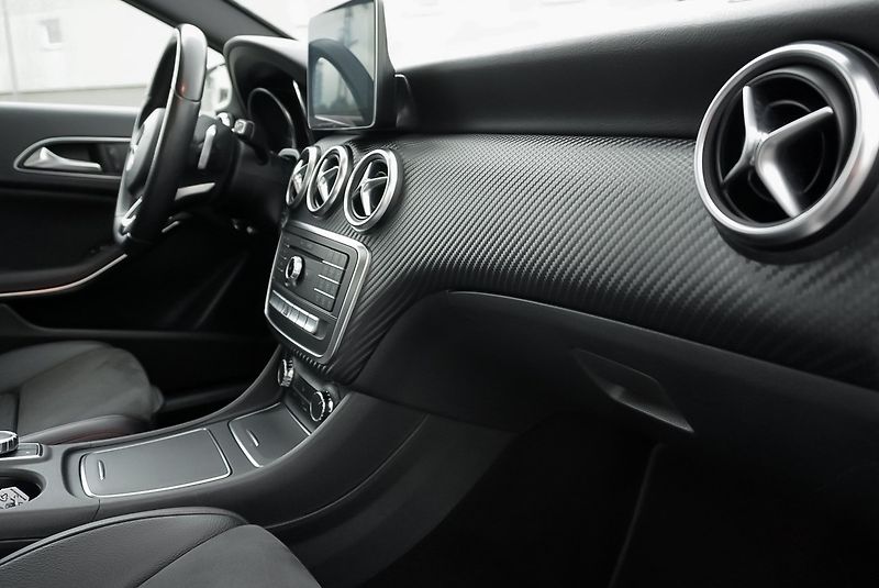 Mercedes-Benz Třídy A 220d 4MATIC AMG - fotka 11 z 28