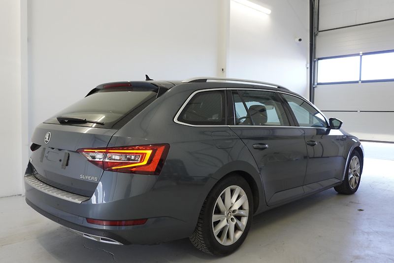 Škoda Superb 1,5 TSI SPORT LINE DSG - fotka 5 z 40