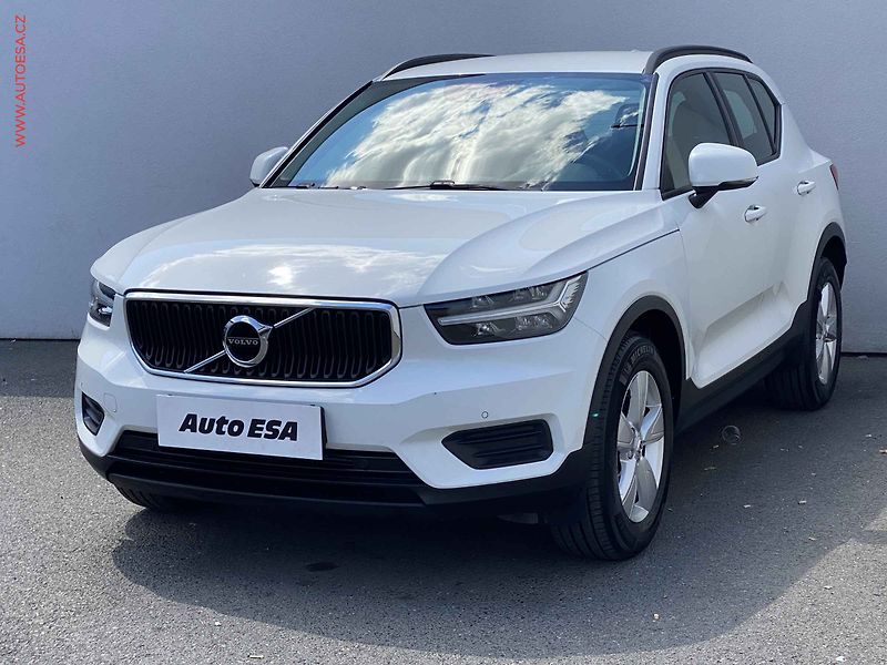 Volvo XC40 (2021) 1.5i, ČR, Momentum, AT, LED - fotka 3 z 17