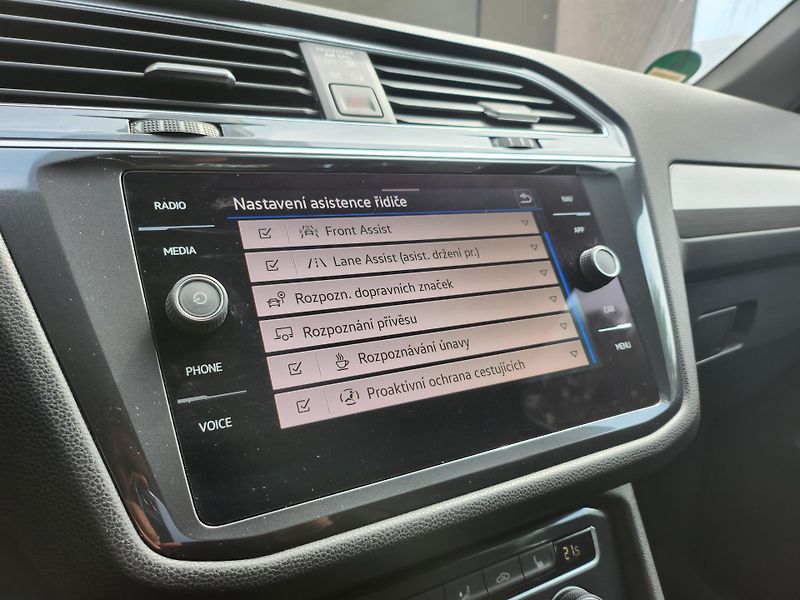 Volkswagen Tiguan Comfortline 2.0 TDI 147kw DSG - fotka 11 z 26