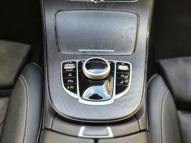 Mercedes-Benz Třídy E 220d*4M*AMG*head-up*webast - fotka 20 z 43