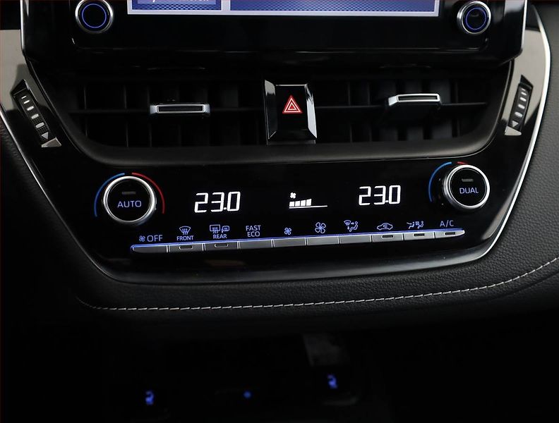 Toyota Corolla (2020) 1.8 Hybrid - fotka 14 z 20