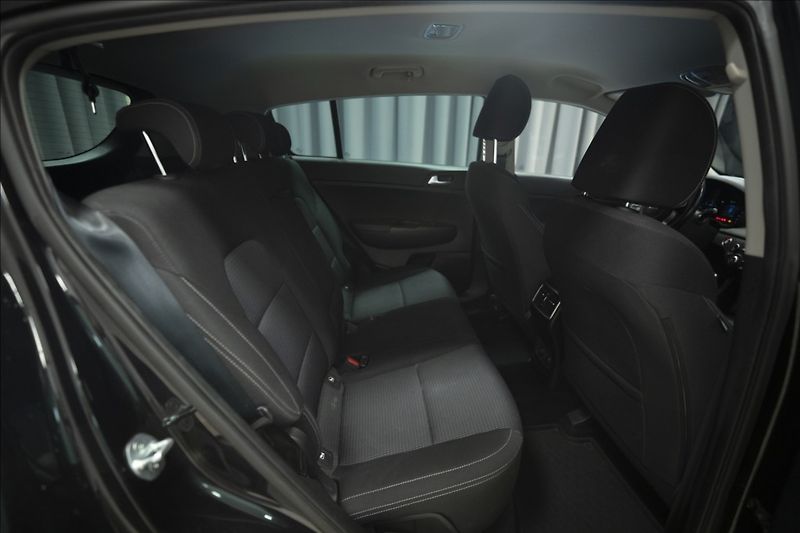 Kia Sportage 1,6 CRDi NAVI KAMERA VÝHŘEV ČR - fotka 11 z 49
