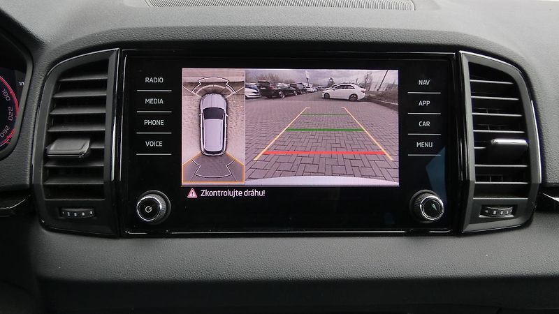 Škoda Karoq 1,5 TSI Sportline DSG - fotka 16 z 25