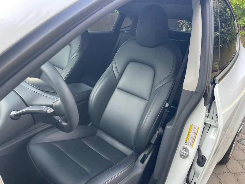 Tesla Model Y RWD 235kw 95,0 % - fotka 31 z 40