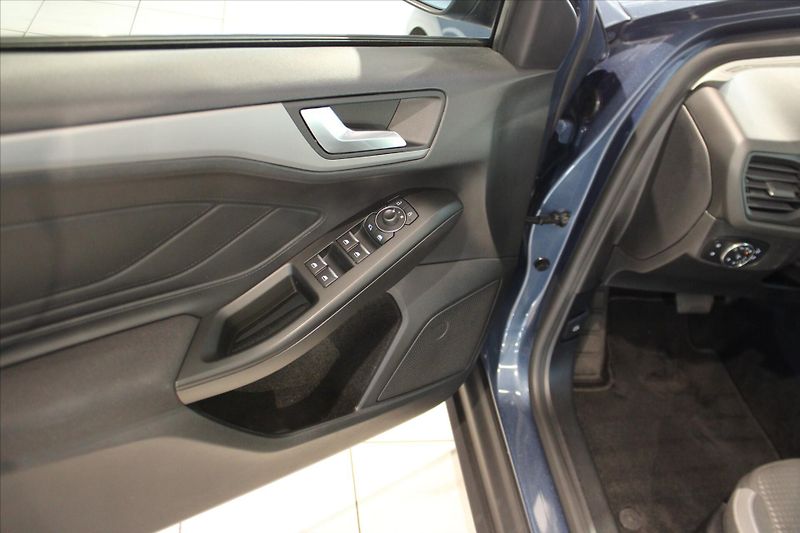 Ford Focus TDCi EcoBlue 88kW 8AT LED/DPH - fotka 10 z 27