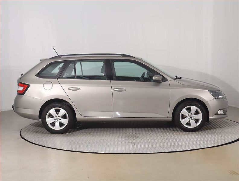 Škoda Fabia (2015) 1.2 TSI - fotka 6 z 16