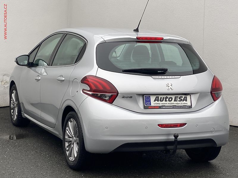 Peugeot 208 (2017) 1.2PT, Allure, AT, navi, TZ - fotka 6 z 16