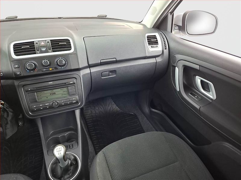 Škoda Fabia (2008) 1.6 16V, nová STK, pěkný stav - fotka 8 z 13