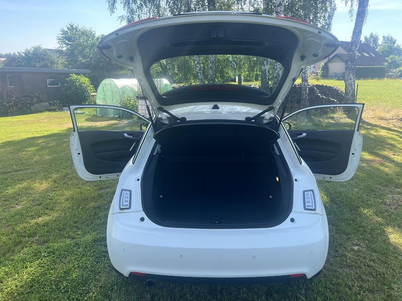 Audi A1 1.2TFSI 63KW,KůŽE,NAVI,2xALU - fotka 24 z 40