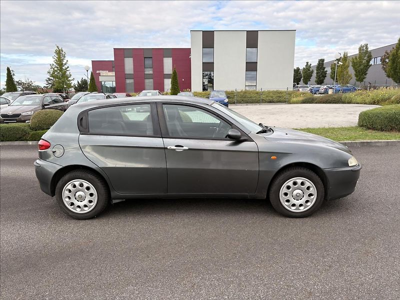 Alfa Romeo 147 1,9 JTD 85kW - fotka 7 z 21
