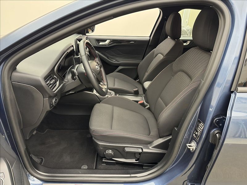 Ford Focus 1,5 ST-LINE ZÁRUKA LED 1MAJ ČR - fotka 34 z 40