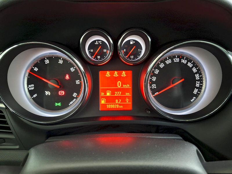 Opel Zafira (2015) Tourer 2,0TDCi 125kW - fotka 16 z 29