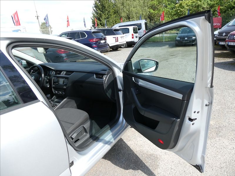 Škoda Octavia 1,6 TDI 81kW Style auto klima - fotka 19 z 35