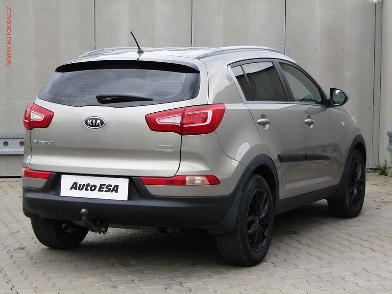 Kia Sportage (2011) 1.7CRDi, 2.maj,ČR, AC, tažné - fotka 4 z 18