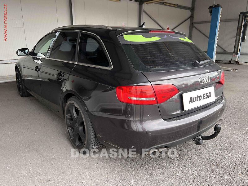 Audi A4 (2009) 2.0TDi - fotka 2 z 3