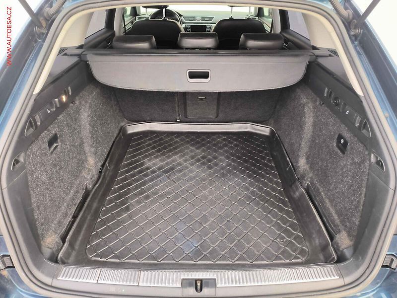 Škoda Superb (2016) 2.0 TDi, Style, bixen, navi - fotka 7 z 21
