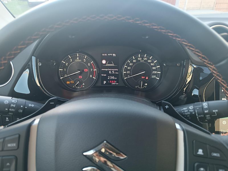 Suzuki Vitara 1.4 Hybrid 6AT BE 4x4 Panorama - fotka 7 z 10