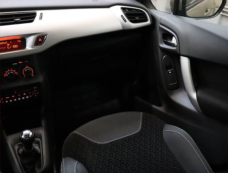 Citroën C3 (2011) 1.4 i, ČR,1.maj - fotka 8 z 14