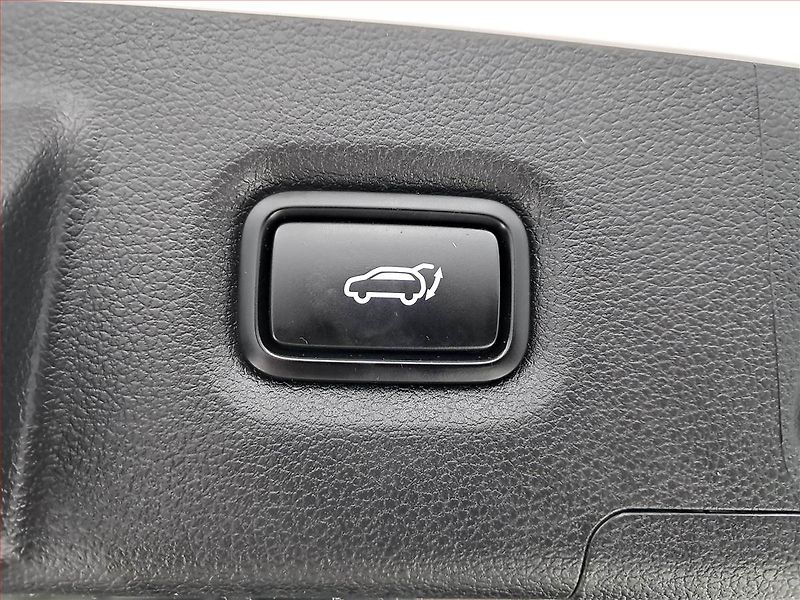Hyundai Santa Fe (2022) Premium 2.2 CRDi - fotka 16 z 18