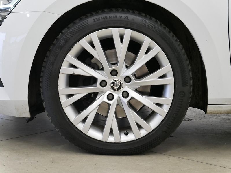 Škoda Superb - fotka 10 z 25