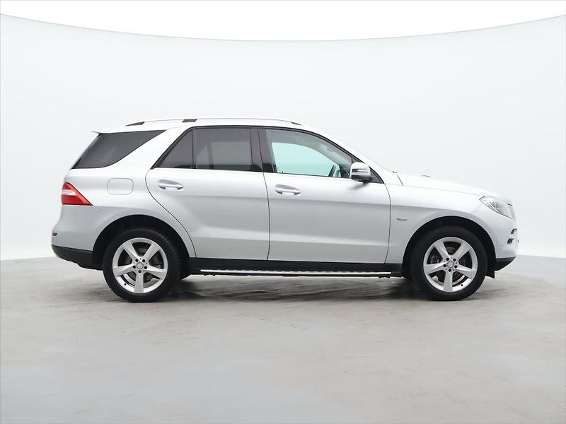 Mercedes-Benz Třídy M 3,0 190kW 350 BlueTec 4Matic C - fotka 8 z 33