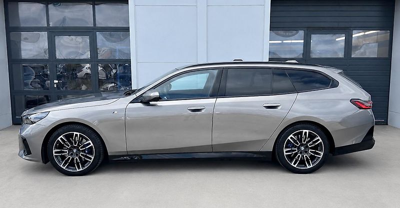 BMW Řada 5 520d xDrive M-Sport PRO - fotka 3 z 37