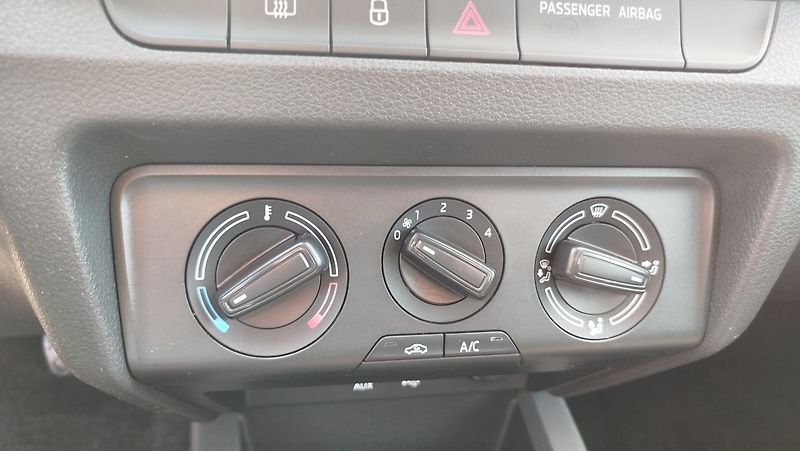 Škoda Fabia (2018) 1.0 MPi  ++ klimatizace ++ - fotka 9 z 26