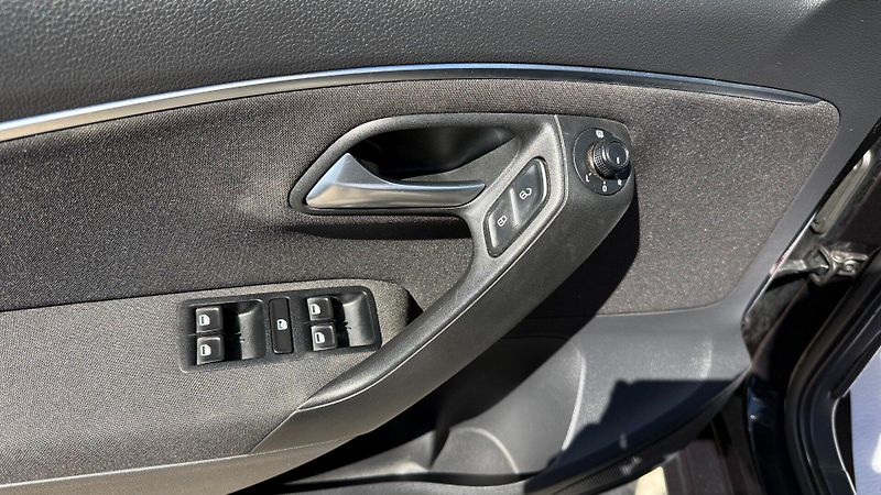 Volkswagen Polo (2014) 1.2TSi 66kW *Alu*Tažné*PDC* - fotka 10 z 23