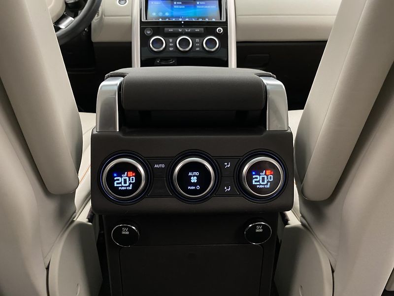 Land Rover Discovery TD6 HSE AWD AUT 7míst - fotka 28 z 44