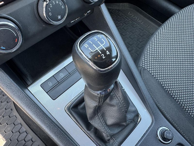 Škoda Octavia 1.6TDi,klima,nové v ČR - fotka 32 z 37