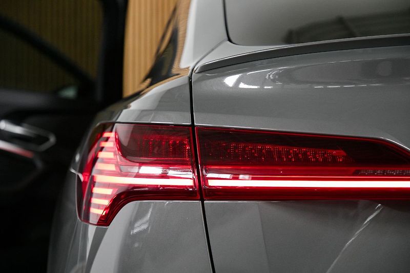 Audi e-tron 55 300kW SB BlackEdit ZÁRUKA - fotka 10 z 48