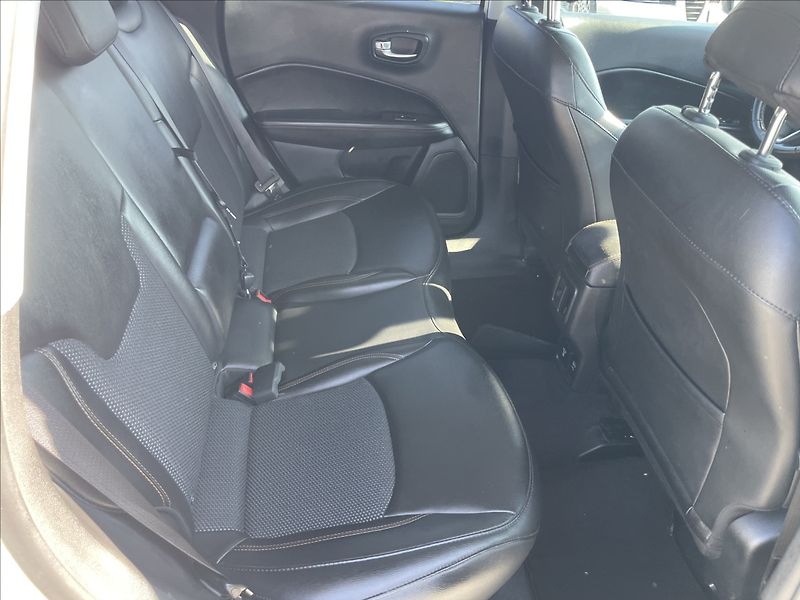 Jeep Compass 1,4 T 125kw AT9 4x4 Limited - fotka 10 z 32