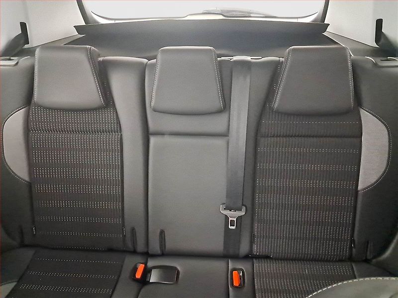 Peugeot 2008 (2018) Allure 1.2 PureTech - fotka 10 z 18