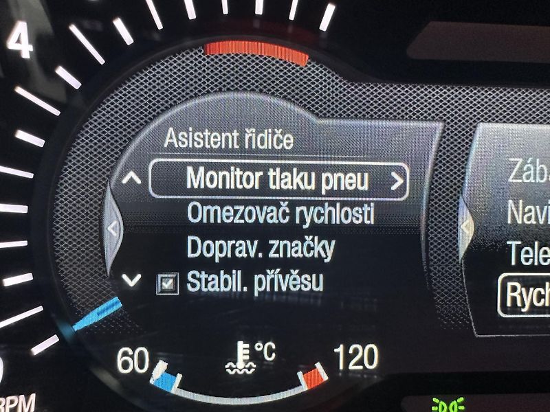 Ford S-MAX Business 2.5i HEV 190k aut. - fotka 18 z 28