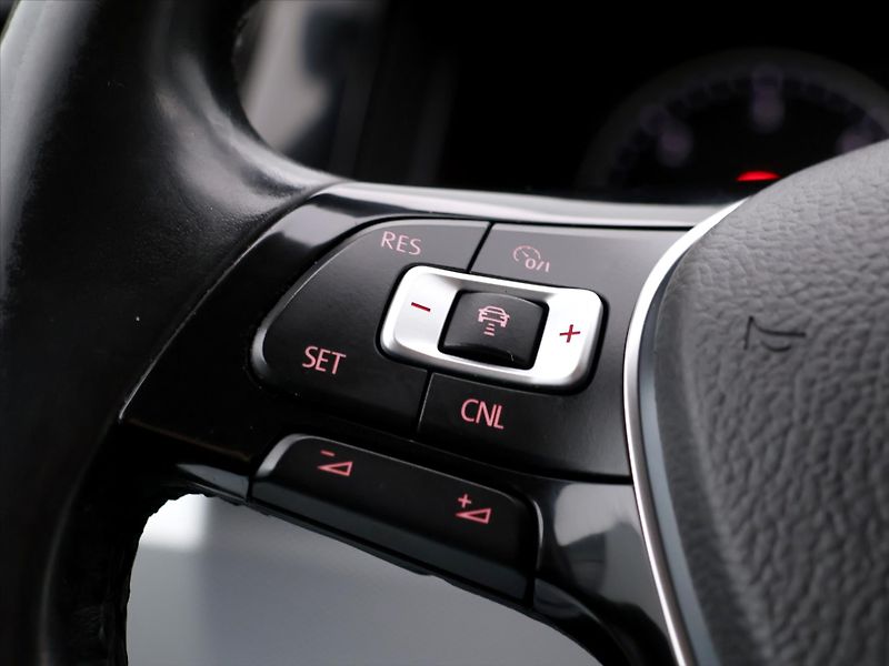 Volkswagen Multivan 2,0 TDI 4M DSG CZ Highline DPH - fotka 21 z 36