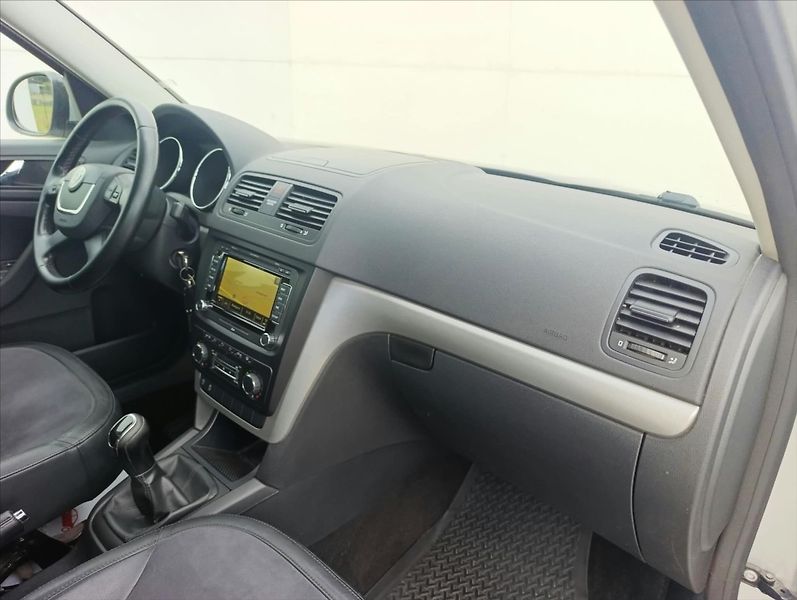 Škoda Yeti 1,6 TDi Aut.klima,Navi.Kůže - fotka 26 z 35